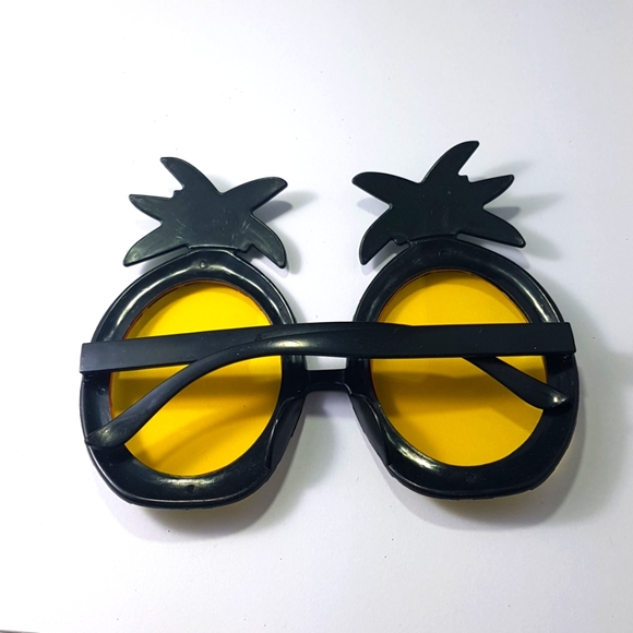 3/25$ Beach Party Glasses - Picture 2 of 3